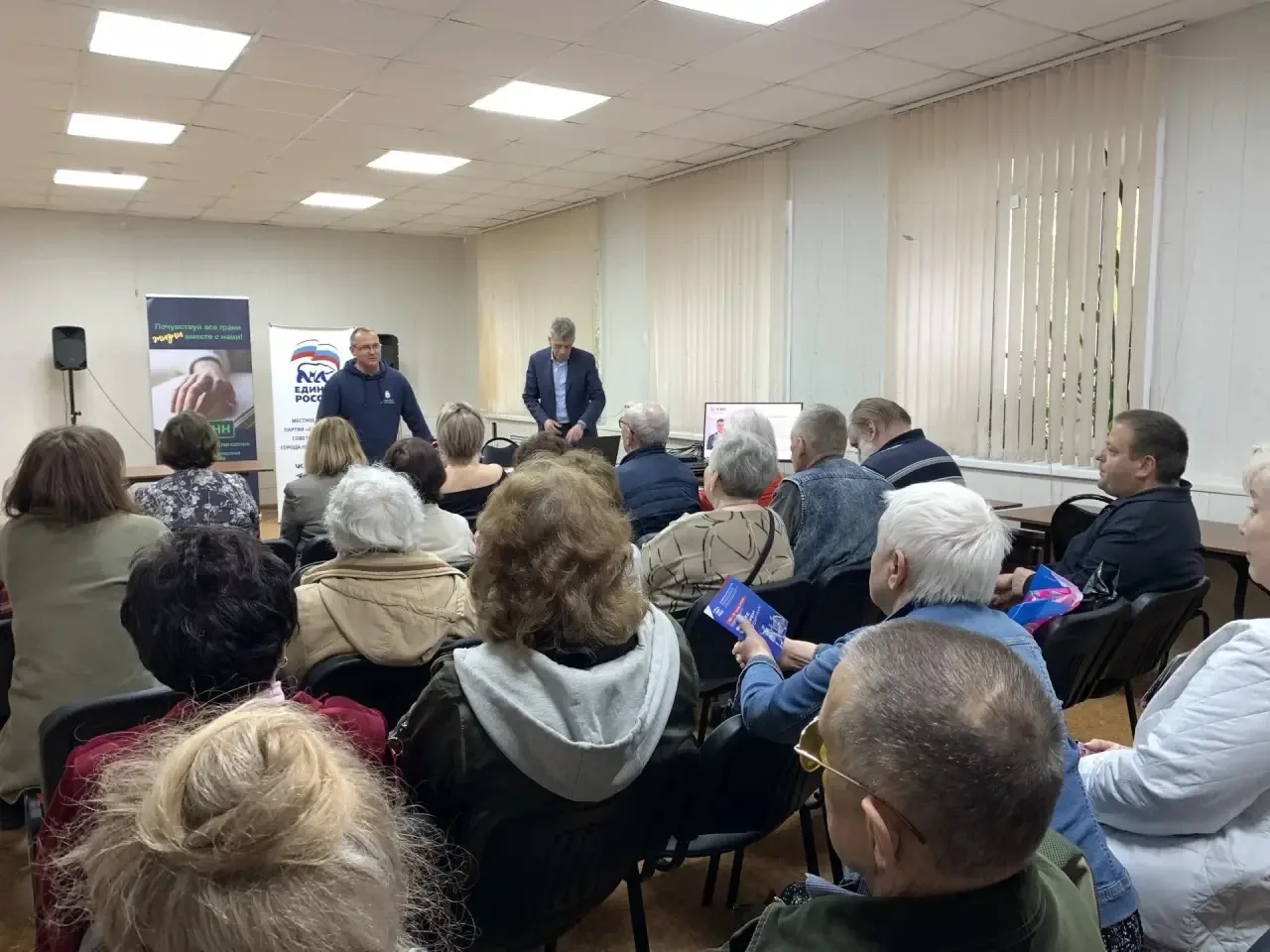 Вместе с депутатом Законодательного Собрания Юрием Балашовым встретились с жителями своего избирательного круга №30 - рассказали о результатах нашей совместной работы в 2025 году