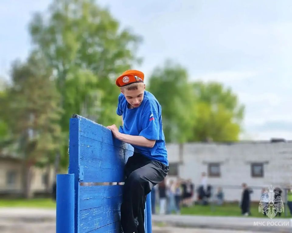 Будущее нашей страны — в руках смелых и отважных! Будущее нашей страны — в руках смелых и отважных!