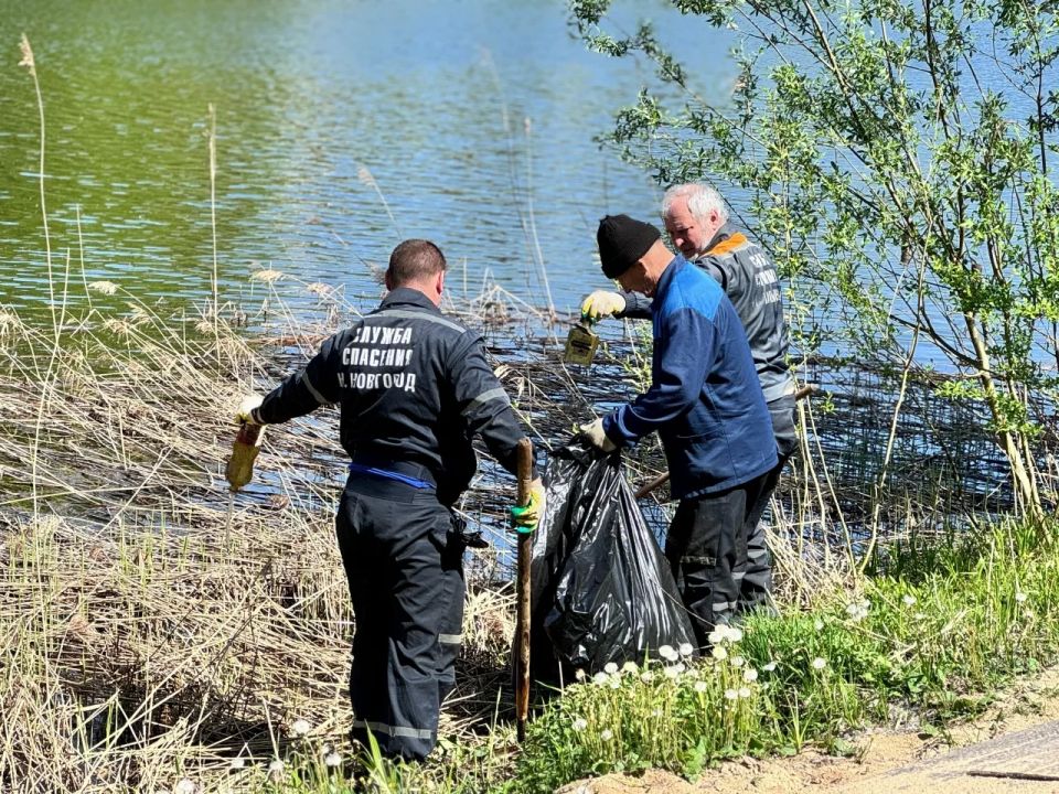 Водолазы аварийно-спасательного отряда Нижнего Новгорода начали обследование и очистку водоёмов перед стартом купального сезона Водолазы аварийно-спасательного отряда Нижнего Новгорода начали обследование и очистку водоёмов перед стартом купального сезона