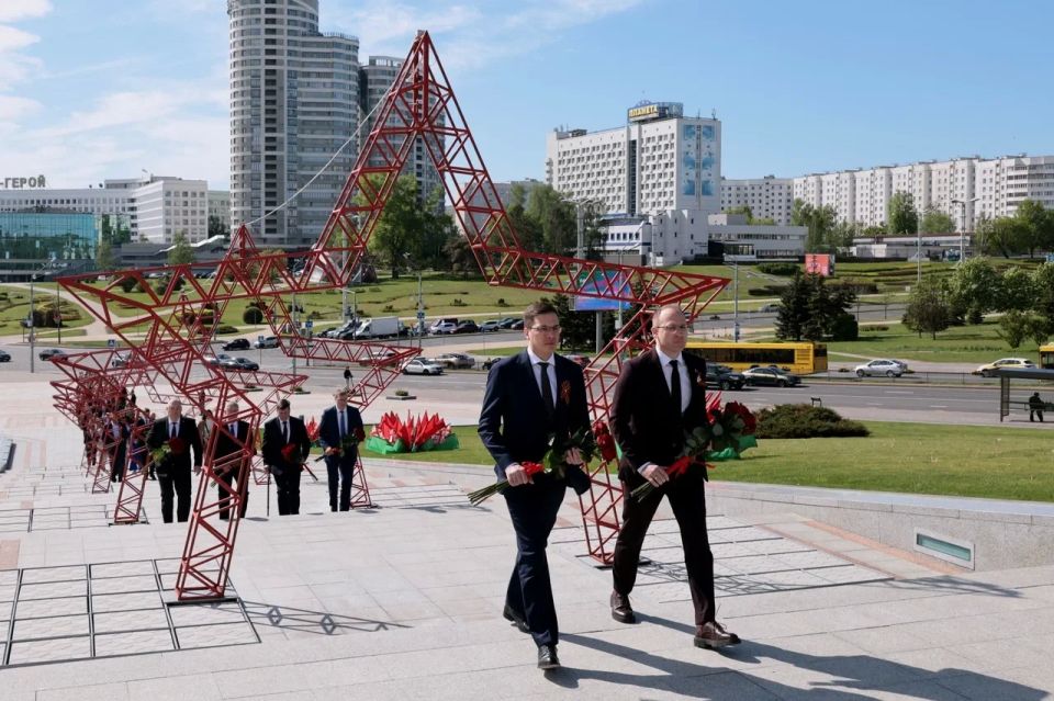 Глава Нижнего Новгорода Юрий Шалабаев и председатель Мингорисполкома Владимир Кухарев подписали новую дорожную карту сотрудничества Глава Нижнего Новгорода Юрий Шалабаев и председатель Мингорисполкома Владимир Кухарев подписали новую дорожную карту сотрудничества
