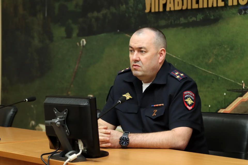 Нижегородские полицейские вручили гражданам Германии разрешения на временное проживание на территории России Нижегородские полицейские вручили гражданам Германии разрешения на временное проживание на территории России