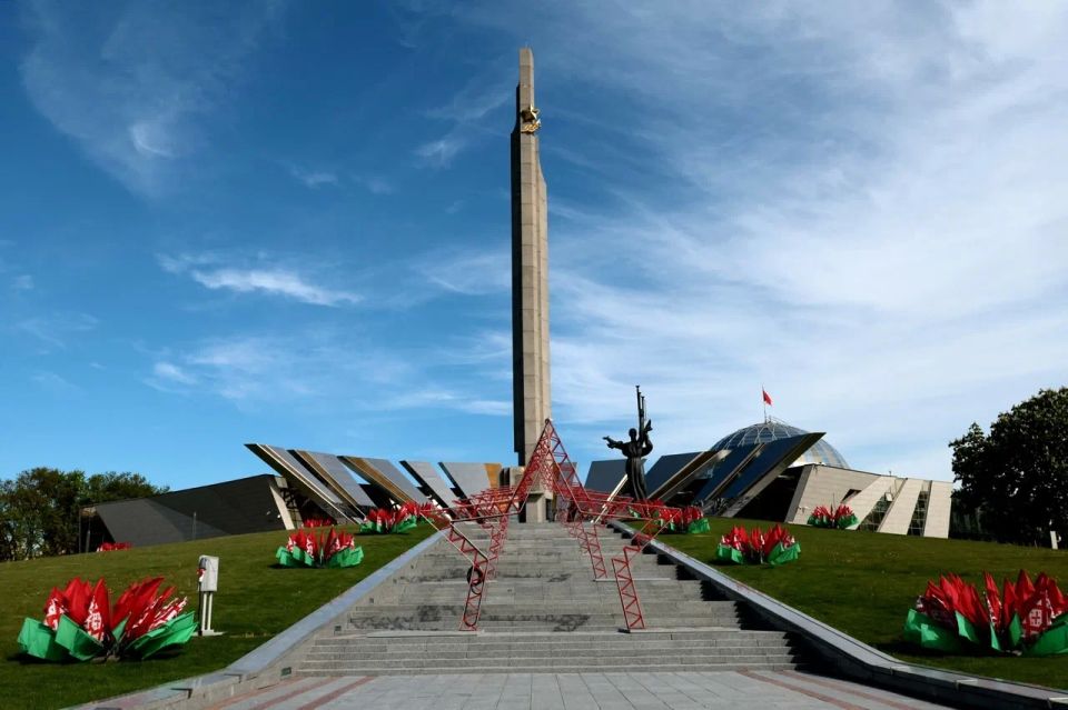 Глава Нижнего Новгорода Юрий Шалабаев и председатель Мингорисполкома Владимир Кухарев подписали новую дорожную карту сотрудничества Глава Нижнего Новгорода Юрий Шалабаев и председатель Мингорисполкома Владимир Кухарев подписали новую дорожную карту сотрудничества