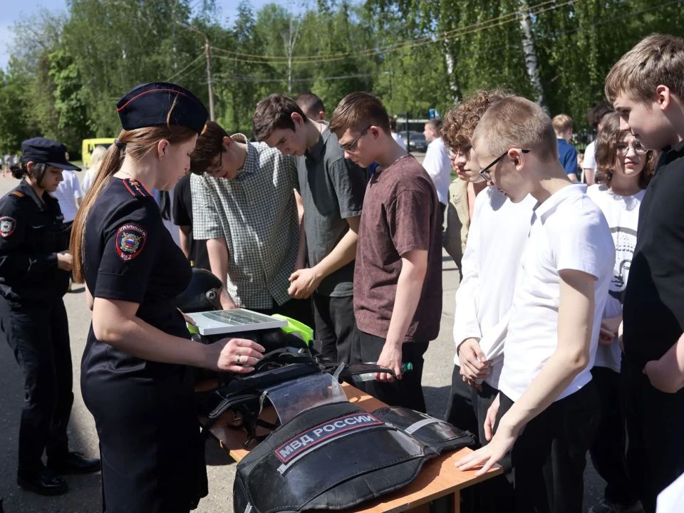 В Нижнем Новгороде отметили юбилей подшефной школы № 12 им Героя России Евгения Петровича Шнитникова В Нижнем Новгороде отметили юбилей подшефной школы № 12 им Героя России Евгения Петровича Шнитникова