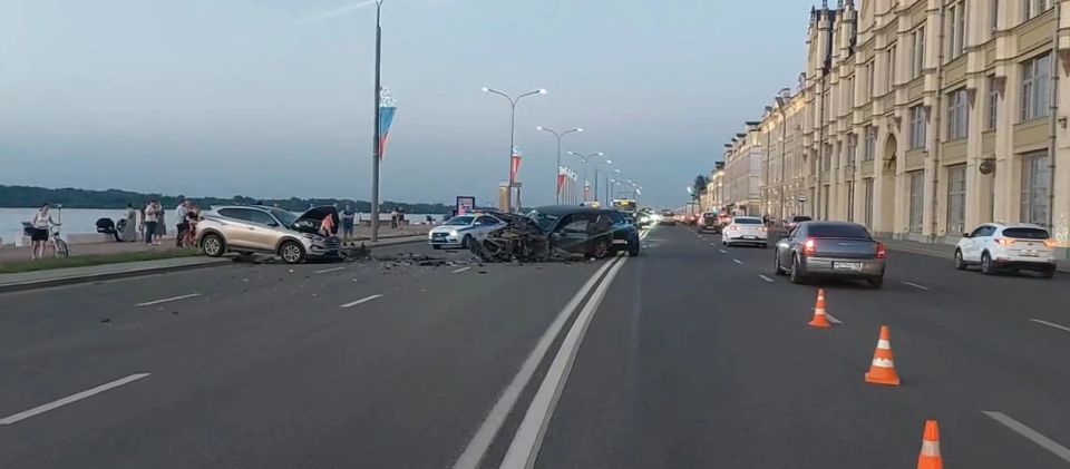 Три автомобиля столкнулись на Нижне-Волжской набережной