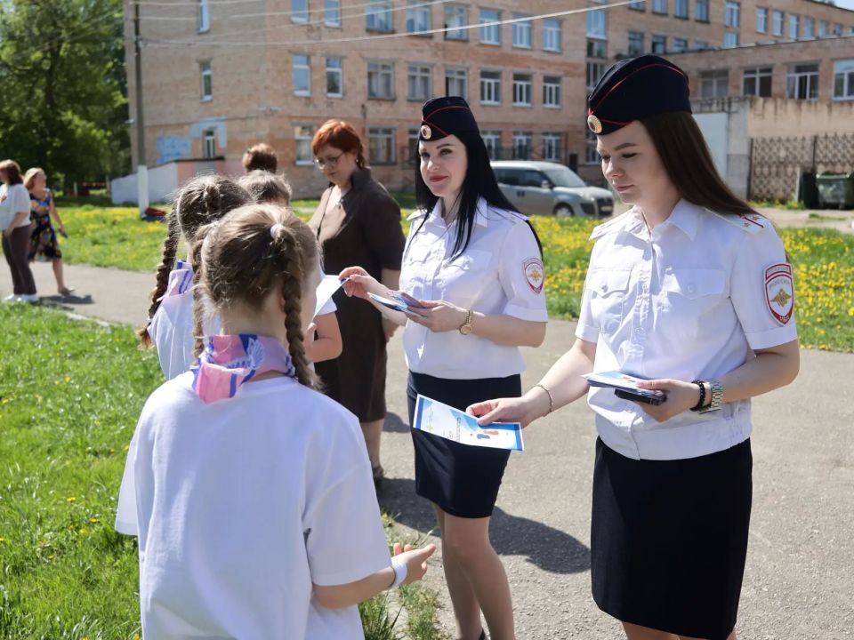 В Нижнем Новгороде отметили юбилей подшефной школы № 12 им Героя России Евгения Петровича Шнитникова В Нижнем Новгороде отметили юбилей подшефной школы № 12 им Героя России Евгения Петровича Шнитникова