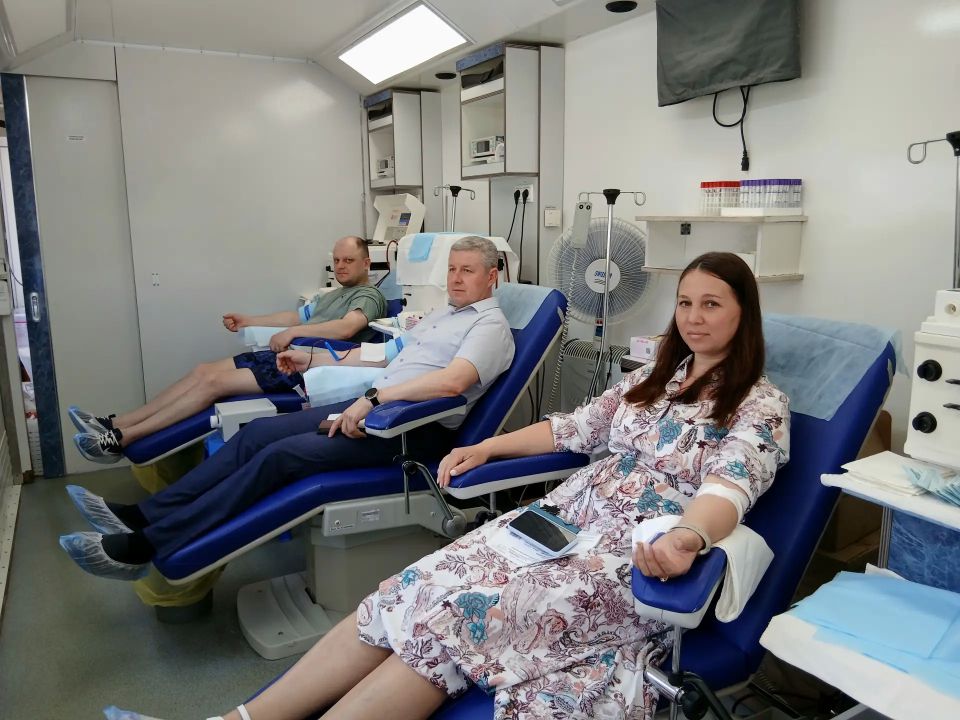 Сдавать кровь — значит помогать ближнему!