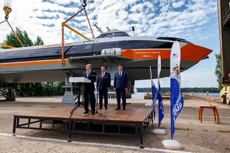 В Нижнем Новгороде спустили на воду два новых «Метеора 120Р» В Нижнем Новгороде спустили на воду два новых «Метеора 120Р»