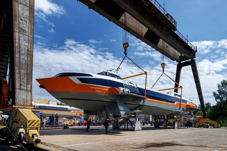 В Нижнем Новгороде спустили на воду два новых «Метеора 120Р» В Нижнем Новгороде спустили на воду два новых «Метеора 120Р»