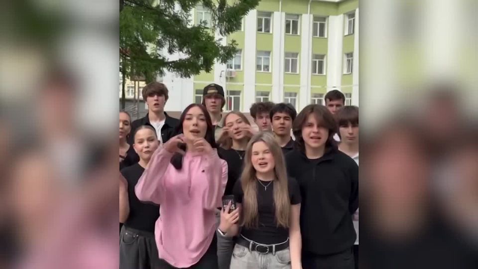 Сергей Лазарев приехал на последний звонок в школу в Нижнем Новгороде