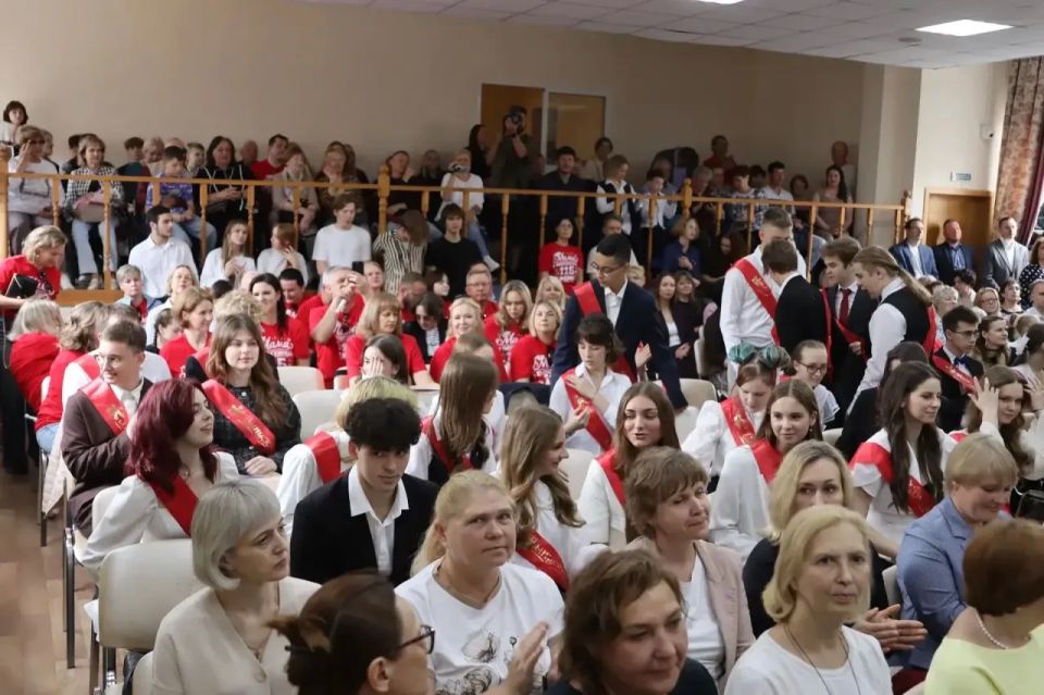 В школах Нижнего Новгорода звучат «Последние звонки» В школах Нижнего Новгорода звучат «Последние звонки»