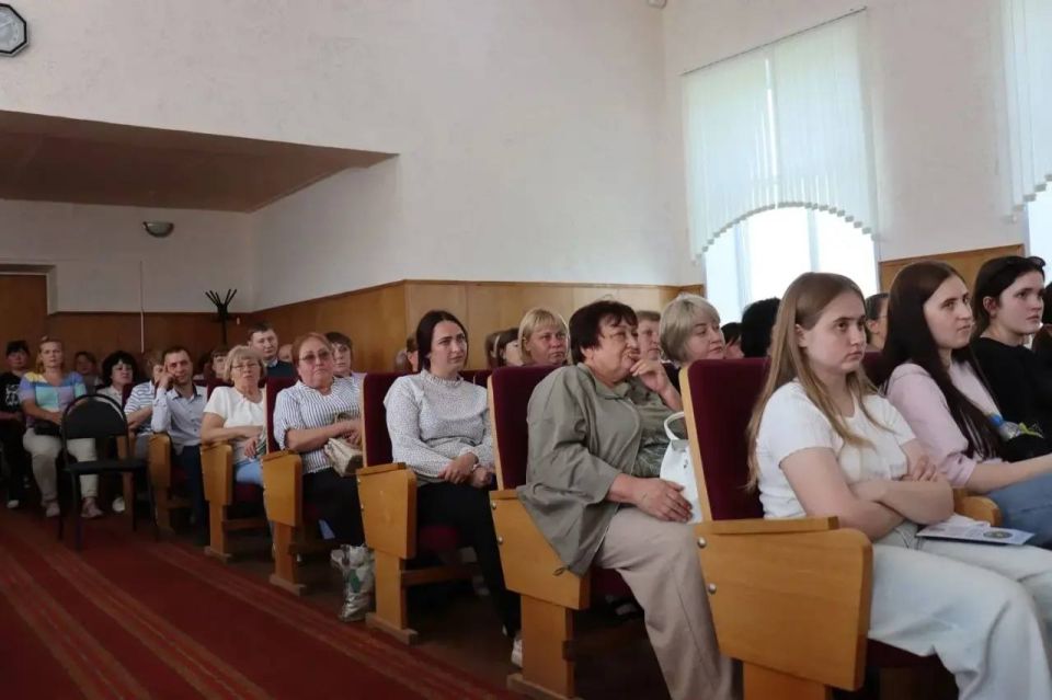 Начальник отдела по пропаганде безопасности дорожного движения УГИБДД ГУ МВД России по Нижегородской области подполковник полиции Жанна Осипова провела родительское собрание для родителей, педагогов и членов родительских... Начальник отдела по пропаганде безопасности дорожного движения УГИБДД ГУ МВД России по Нижегородской области подполковник полиции Жанна Осипова провела родительское собрание для родителей, педагогов и членов родительских...
