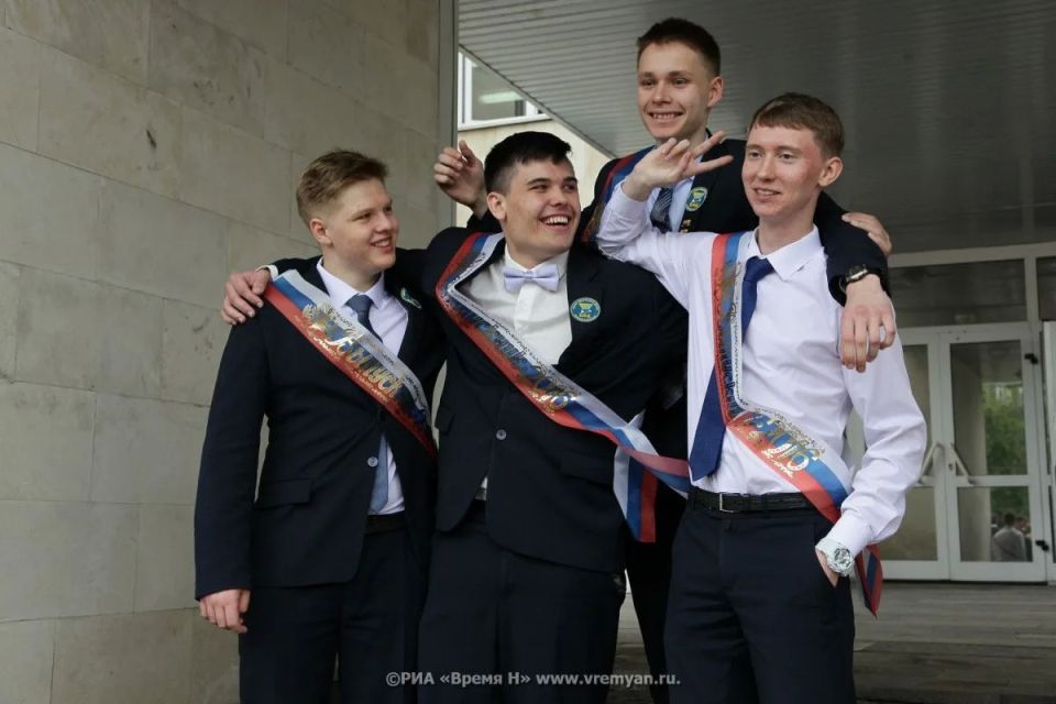«Последние звонки» проходят для выпускников Нижнего Новгорода