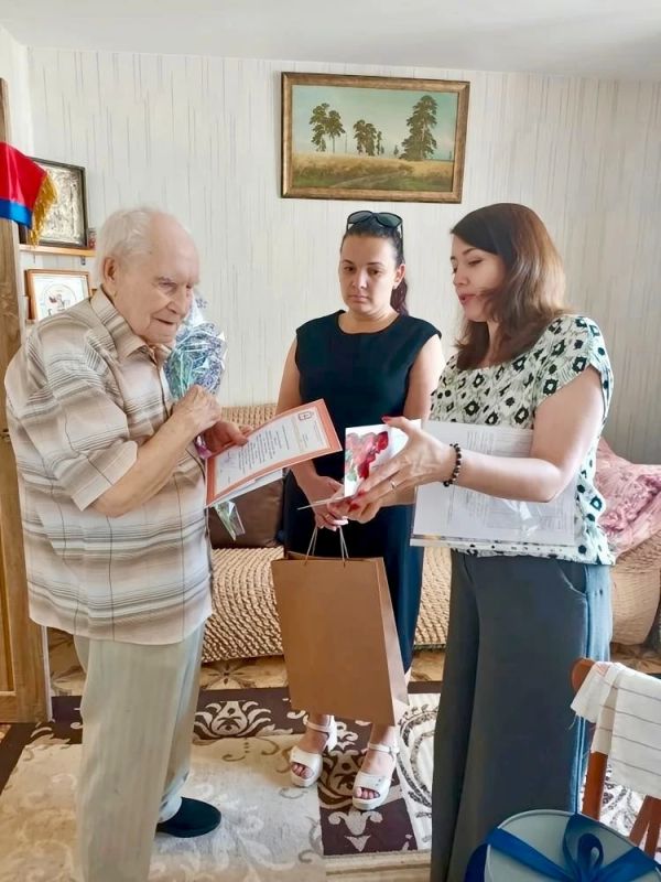 Поздравляем с юбилеем!. 100 лет со дня своего рождения отметил ветеран Великой Отечественной войны Александр Иванович Большаков Поздравляем с юбилеем!. 100 лет со дня своего рождения отметил ветеран Великой Отечественной войны Александр Иванович Большаков