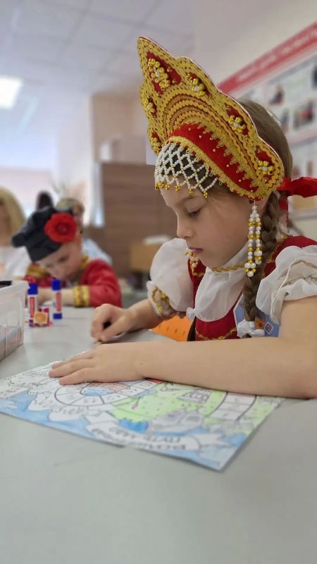 Пока студенты демонстрируют свои навыки в финале чемпионата «Профессионалы», самые юные инженеры делают первые шаги в мир технологий и творчества! И если там — серьезные профессиональные компетенции, то здесь — искренний...