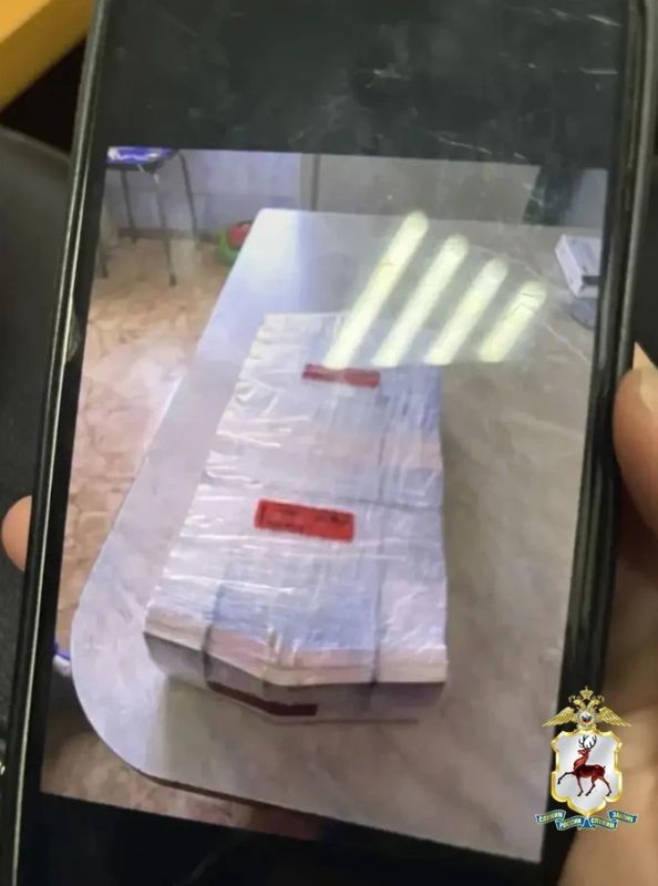 38 пачек фальшивых купюр вернули мошенники бабушке с внучкой после "декларирования" 38 пачек фальшивых купюр вернули мошенники бабушке с внучкой после "декларирования"