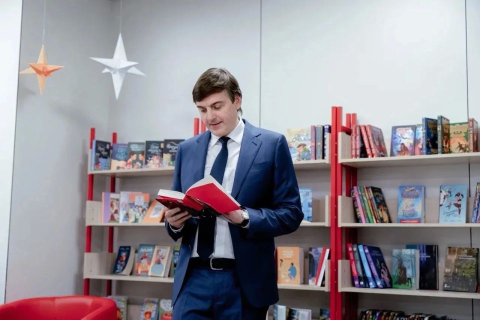 Министр просвещения Сергей Кравцов посетил «Школу 800» в Нижнем Новгороде и дал высокую оценку её работе Министр просвещения Сергей Кравцов посетил «Школу 800» в Нижнем Новгороде и дал высокую оценку её работе