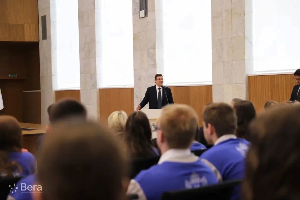 Губернатор Нижегородской области вручил именные стипендии победителям, призёрам и участникам заключительного этапа ВсОШ Губернатор Нижегородской области вручил именные стипендии победителям, призёрам и участникам заключительного этапа ВсОШ