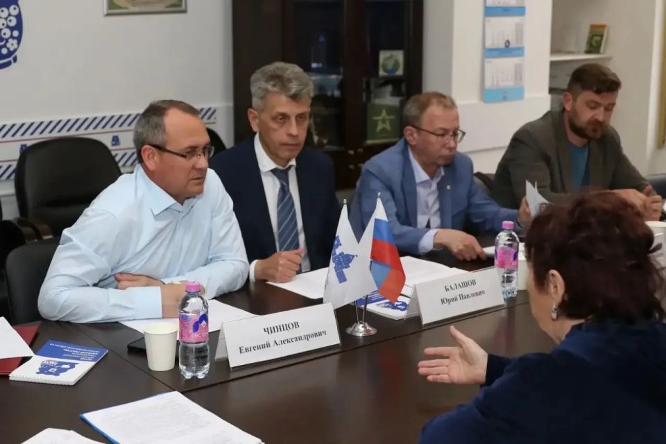 Провел с коллегой из регионального Законодательного Собрания Юрием Балашовым прием граждан в Региональной общественной приемной Партии «Единая Россия» Провел с коллегой из регионального Законодательного Собрания Юрием Балашовым прием граждан в Региональной общественной приемной Партии «Единая Россия»