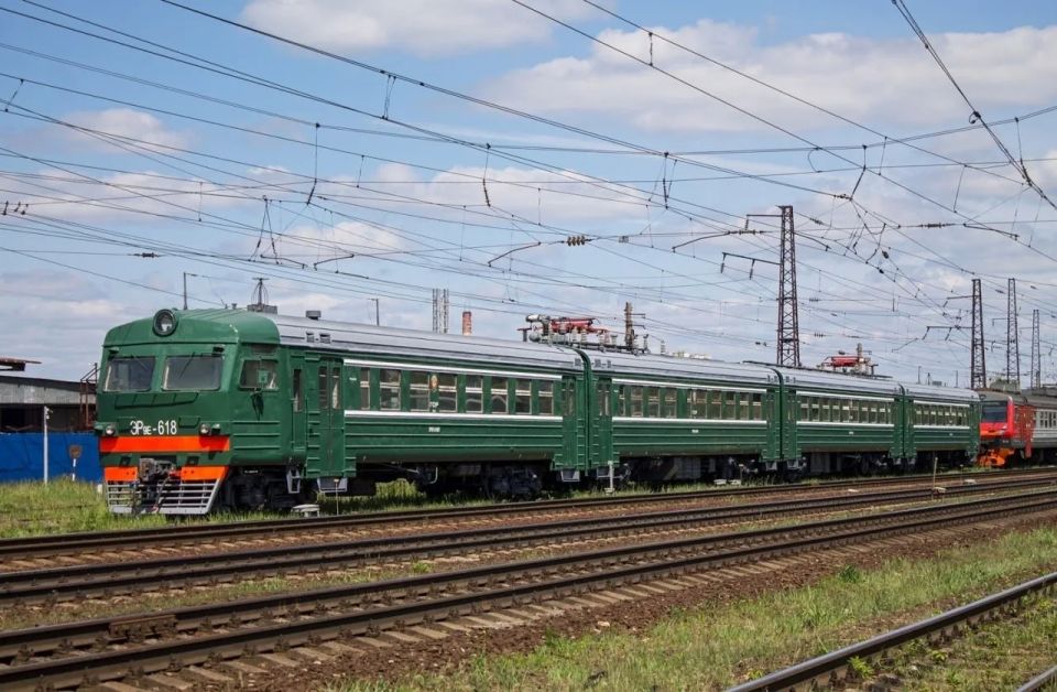 В Нижнем Новгороде отреставрировали советскую электричку ЭР9Е