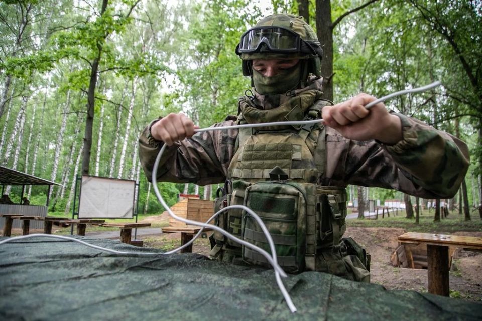В Приволжском ордена Жукова округе Росгвардии впервые прошёл конкурс профессионального мастерства среди групп разминирования «Без права на ошибку» В Приволжском ордена Жукова округе Росгвардии впервые прошёл конкурс профессионального мастерства среди групп разминирования «Без права на ошибку»