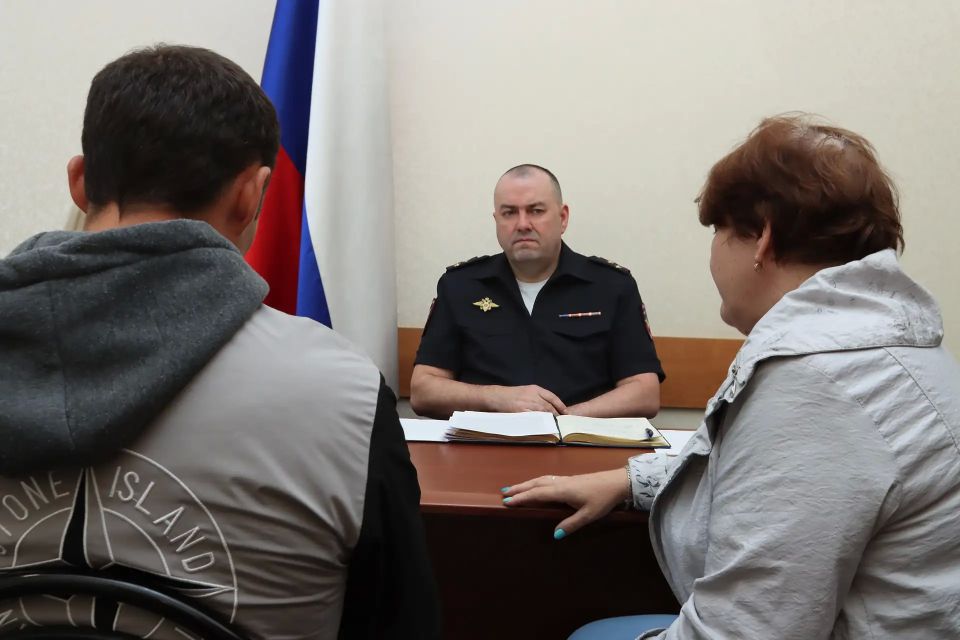 Заместитель начальника полицейского главка и уполномоченный по правам человека региона провели совместный прием граждан Заместитель начальника полицейского главка и уполномоченный по правам человека региона провели совместный прием граждан