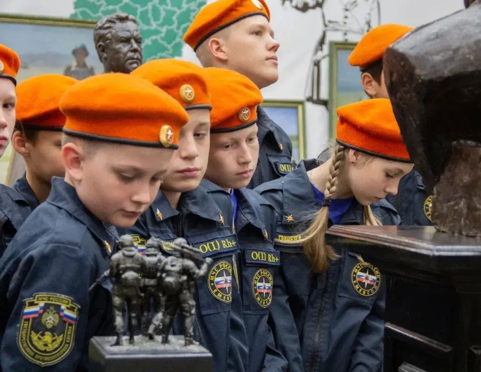 «Сквозь время — доблесть не молчит» «Сквозь время — доблесть не молчит»