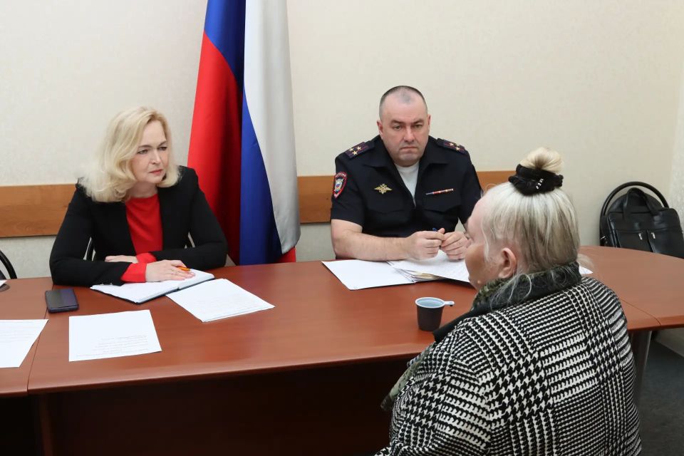 Заместитель начальника полицейского главка и уполномоченный по правам человека региона провели совместный прием граждан Заместитель начальника полицейского главка и уполномоченный по правам человека региона провели совместный прием граждан