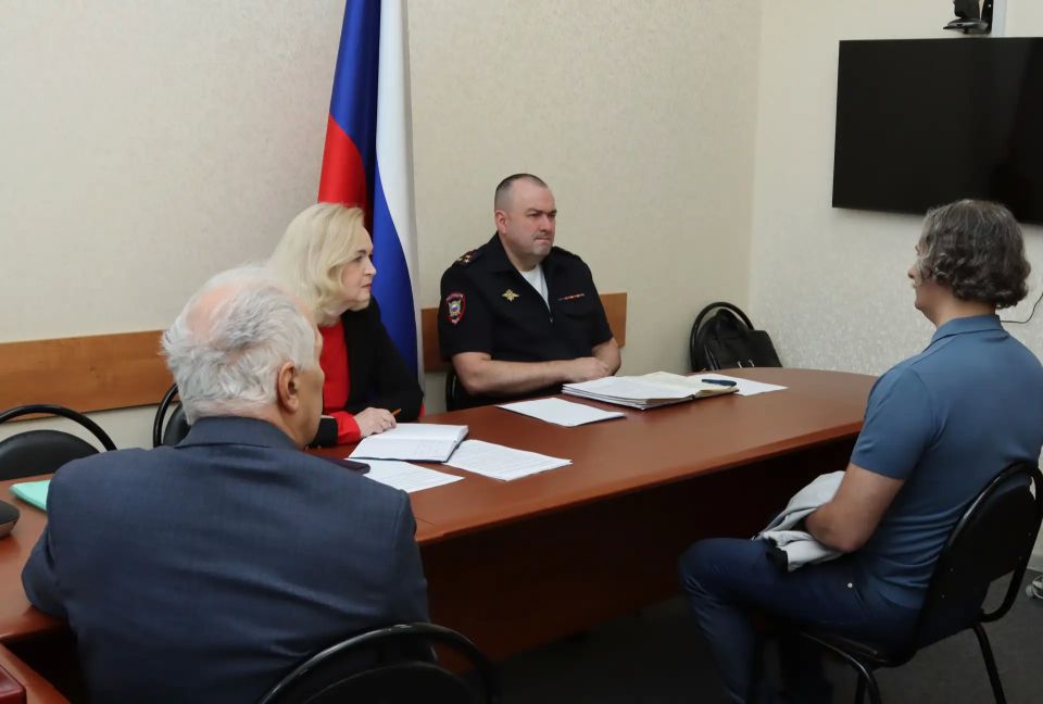 Заместитель начальника полицейского главка и уполномоченный по правам человека региона провели совместный прием граждан Заместитель начальника полицейского главка и уполномоченный по правам человека региона провели совместный прием граждан