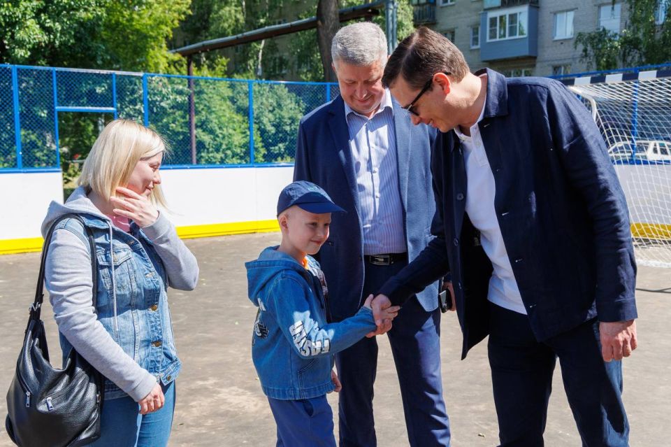 Юрий Шалабаев: Утро началось со спорта. Посетил два объекта в Канавинском и Ленинском районах, которые мы делаем для доступных дворовых занятий спортом наших детей Юрий Шалабаев: Утро началось со спорта. Посетил два объекта в Канавинском и Ленинском районах, которые мы делаем для доступных дворовых занятий спортом наших детей