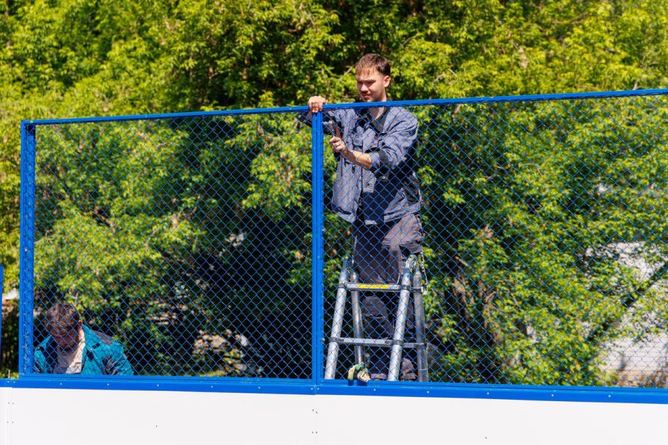 Юрий Шалабаев: Утро началось со спорта. Посетил два объекта в Канавинском и Ленинском районах, которые мы делаем для доступных дворовых занятий спортом наших детей Юрий Шалабаев: Утро началось со спорта. Посетил два объекта в Канавинском и Ленинском районах, которые мы делаем для доступных дворовых занятий спортом наших детей