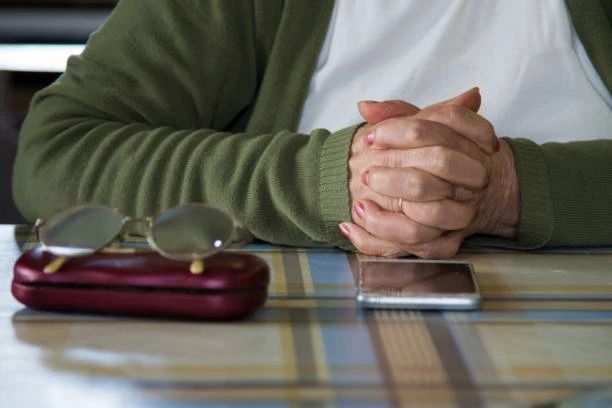 В Шахунье 78-летняя женщина стала жертвой мошенников, действовавших через сайт знакомств