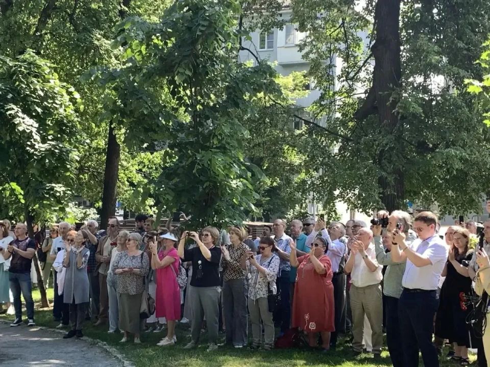 В Нижнем Новгороде открыли памятник академику Андрею Гапонову-Грехову к его 100-летию В Нижнем Новгороде открыли памятник академику Андрею Гапонову-Грехову к его 100-летию