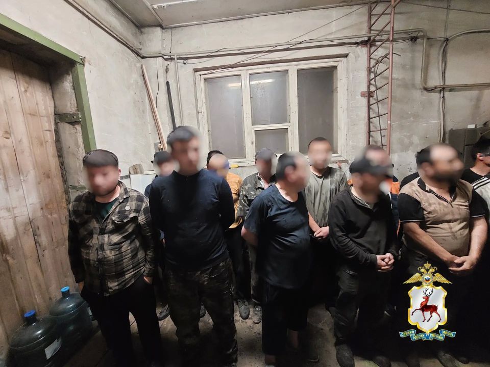 Подпольное общежитие для иностранцев устроили на производстве в Нижнем Новгороде