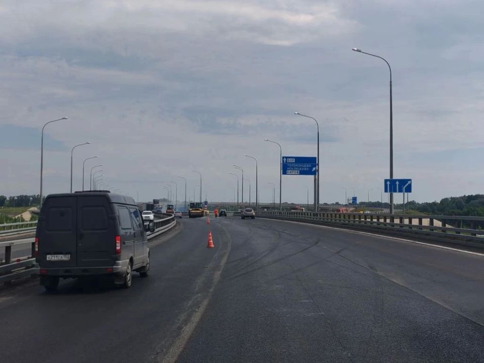 На первом участке подъезда к Борскому мосту завершили устранение колейности На первом участке подъезда к Борскому мосту завершили устранение колейности