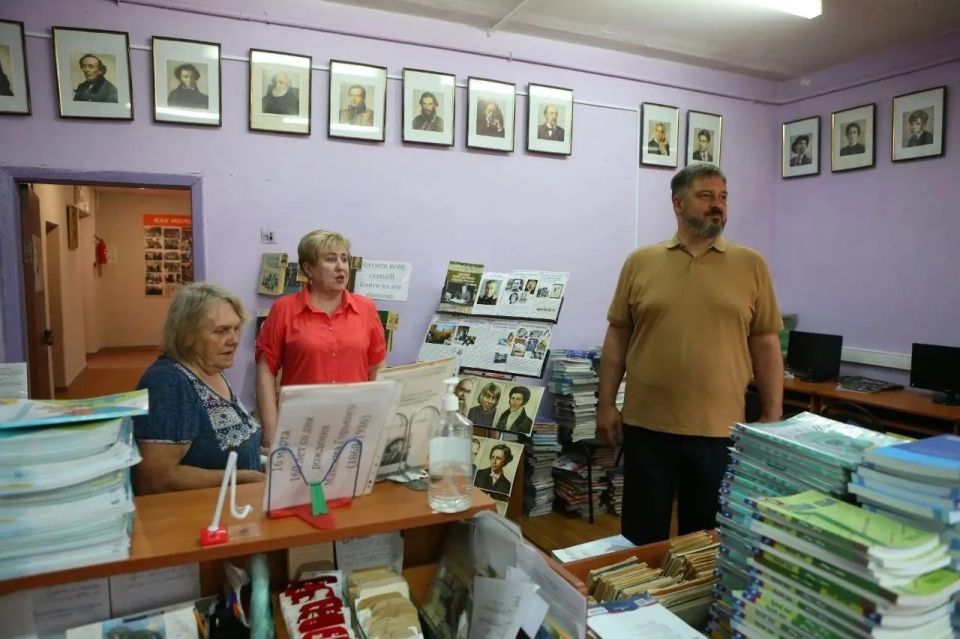 Лето для школьников — это и отдых, и возможность потрудиться и заработать первые денежки Лето для школьников — это и отдых, и возможность потрудиться и заработать первые денежки