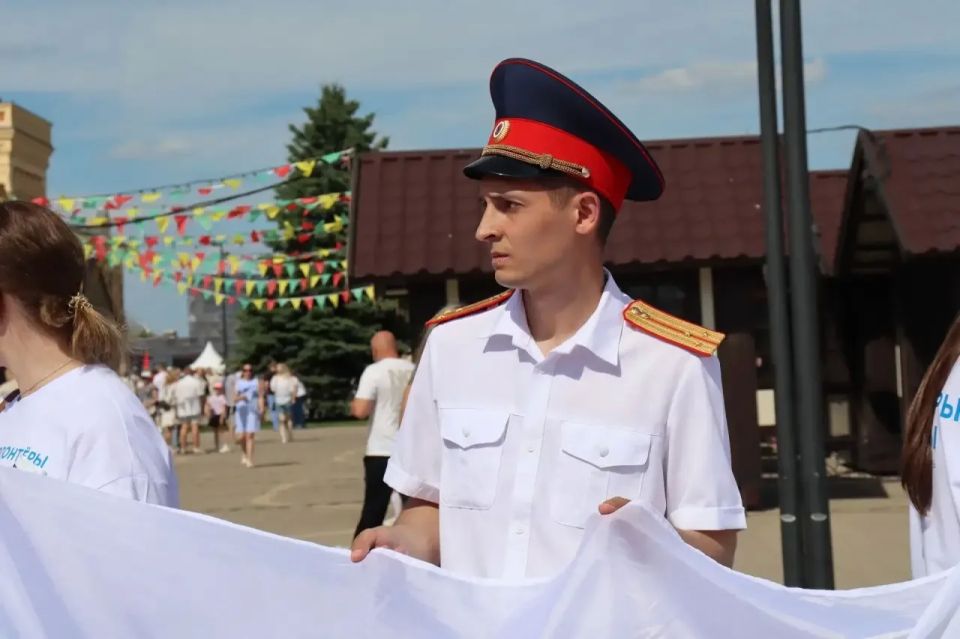 Сотрудники регионального следственного управления приняли участие в мероприятии, приуроченном ко Дню России Сотрудники регионального следственного управления приняли участие в мероприятии, приуроченном ко Дню России