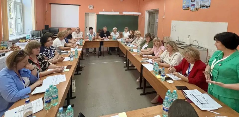 На этой неделе Лицей № 82 стал площадкой для обсуждения вопросов преподавания в следующем учебном году На этой неделе Лицей № 82 стал площадкой для обсуждения вопросов преподавания в следующем учебном году