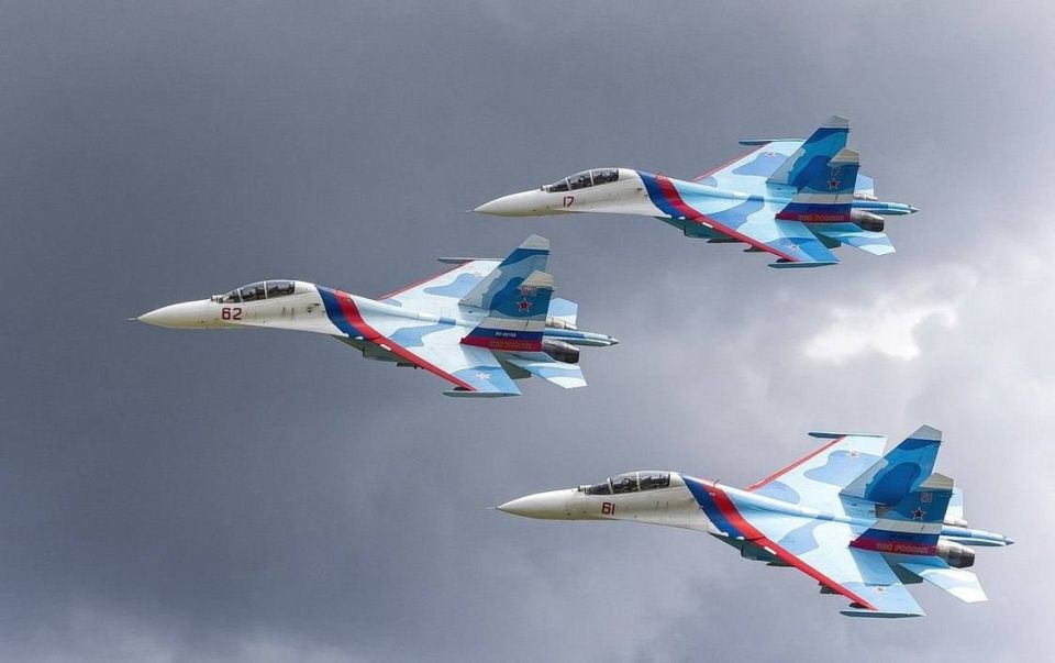 12 июня 2004 года считается днём образования авиационной группы высшего пилотажа и воздушного боя «Соколы России». В этот день впервые официально прозвучало название группы во время воздушного показа в Нижнем Новгороде... 12 июня 2004 года считается днём образования авиационной группы высшего пилотажа и воздушного боя «Соколы России». В этот день впервые официально прозвучало название группы во время воздушного показа в Нижнем Новгороде...