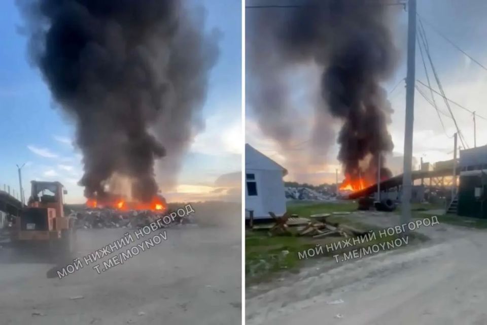 Крупный пожар произошел на мусороперегрузочной станции на Бору
