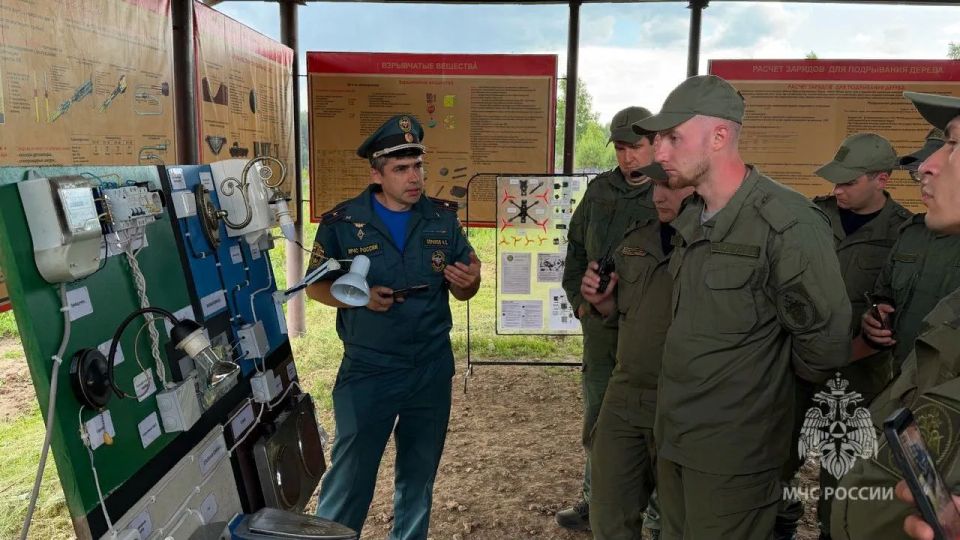Сотрудники чрезвычайного ведомства приняли участие в семинаре для следователей Сотрудники чрезвычайного ведомства приняли участие в семинаре для следователей