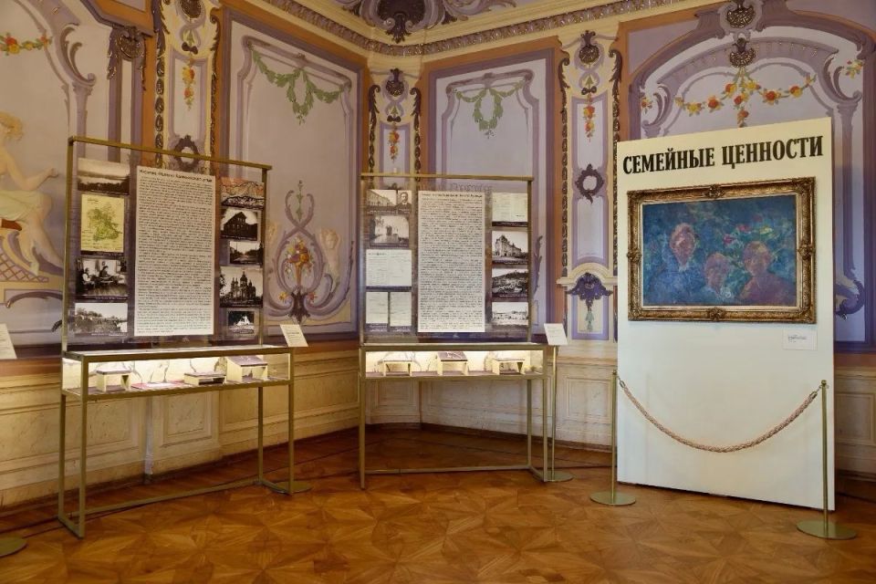 Глеб Никитин: В Усадьбе Рукавишниковых открылась выставка «Семейные ценности», главный экспонат которой - клад из 25 фамильных драгоценностей купеческой династии Кузнецовых Глеб Никитин: В Усадьбе Рукавишниковых открылась выставка «Семейные ценности», главный экспонат которой - клад из 25 фамильных драгоценностей купеческой династии Кузнецовых