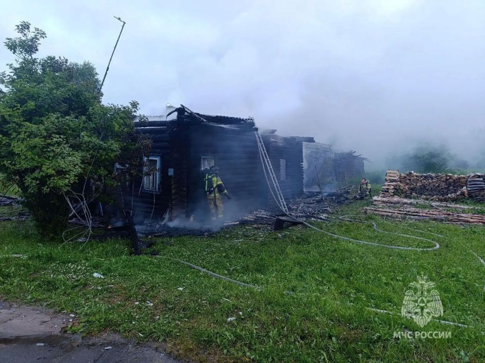 Мужчина спасен на пожаре в Нижегородской области Мужчина спасен на пожаре в Нижегородской области
