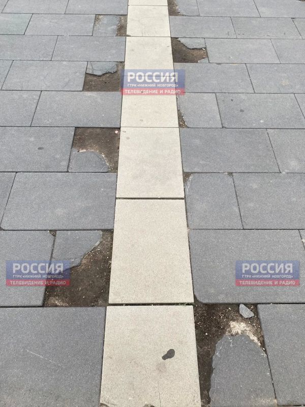 Плитка в сквере на площади Горького в Нижнем Новгороде износилась спустя пять лет после благоустройства Плитка в сквере на площади Горького в Нижнем Новгороде износилась спустя пять лет после благоустройства