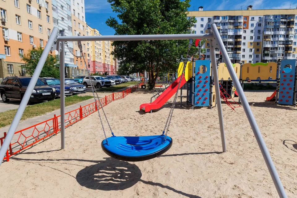В Московском районе — новая спортивная площадка и детский игровой городок В Московском районе — новая спортивная площадка и детский игровой городок