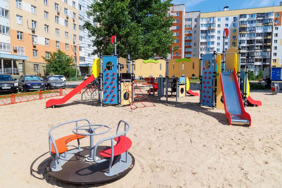 В Московском районе — новая спортивная площадка и детский игровой городок В Московском районе — новая спортивная площадка и детский игровой городок