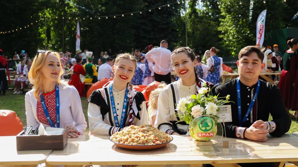 Нижегородцы вкусно отметили День России Нижегородцы вкусно отметили День России