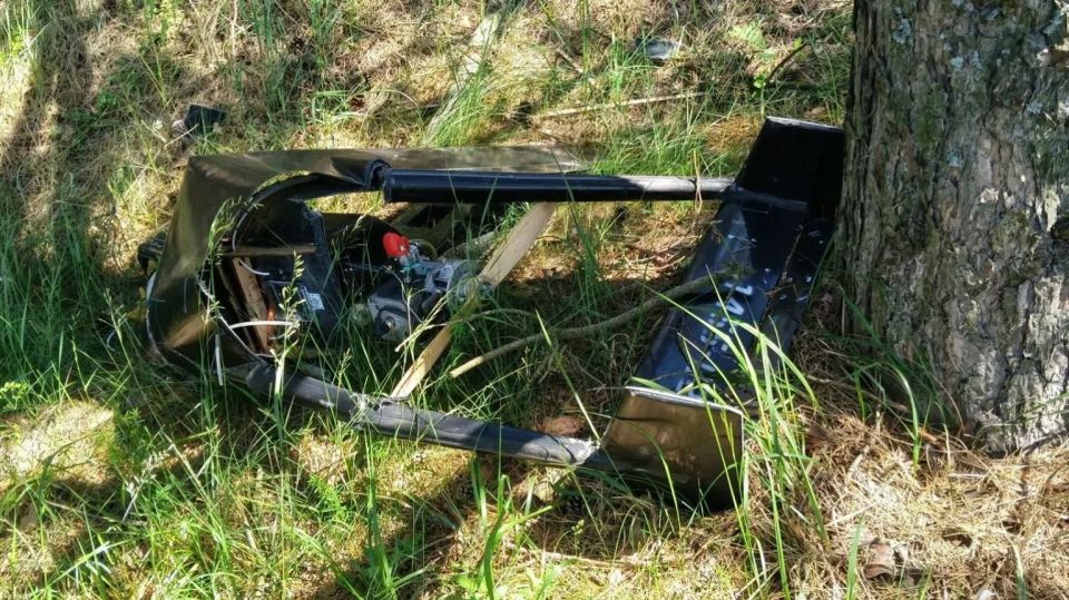 Упавший беспилотник с боевой частью обнаружили в Перевозском районе местные жители