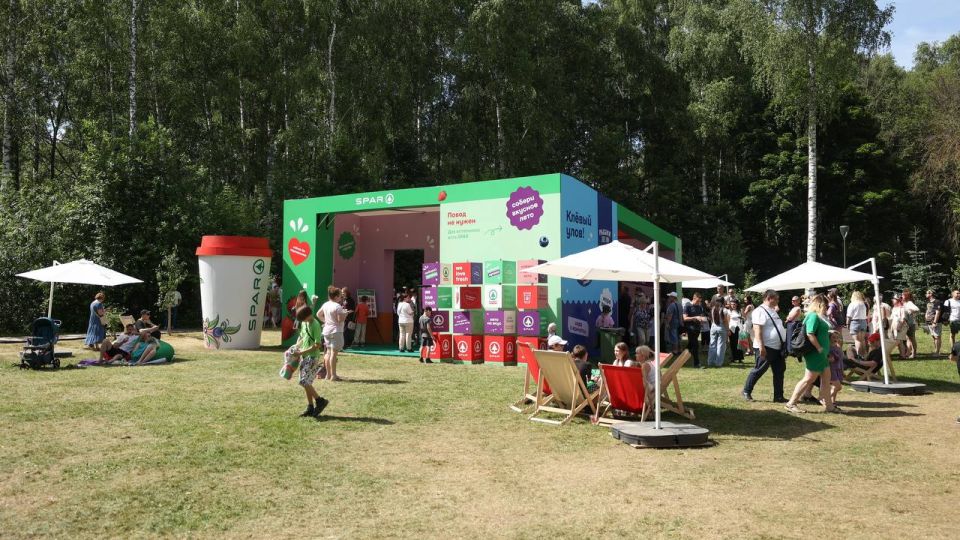 Нижегородцы вкусно отметили День России Нижегородцы вкусно отметили День России