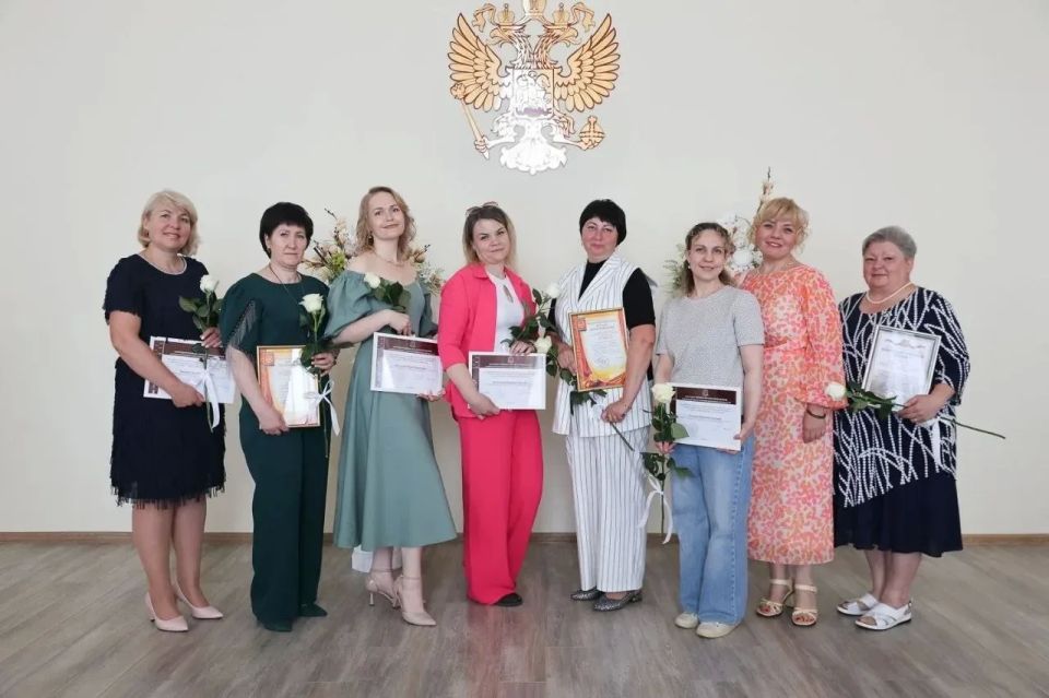 В Дзержинске в преддверии Дня медицинского работника сегодня чествовали врачей, медсестёр и фельдшеров В Дзержинске в преддверии Дня медицинского работника сегодня чествовали врачей, медсестёр и фельдшеров