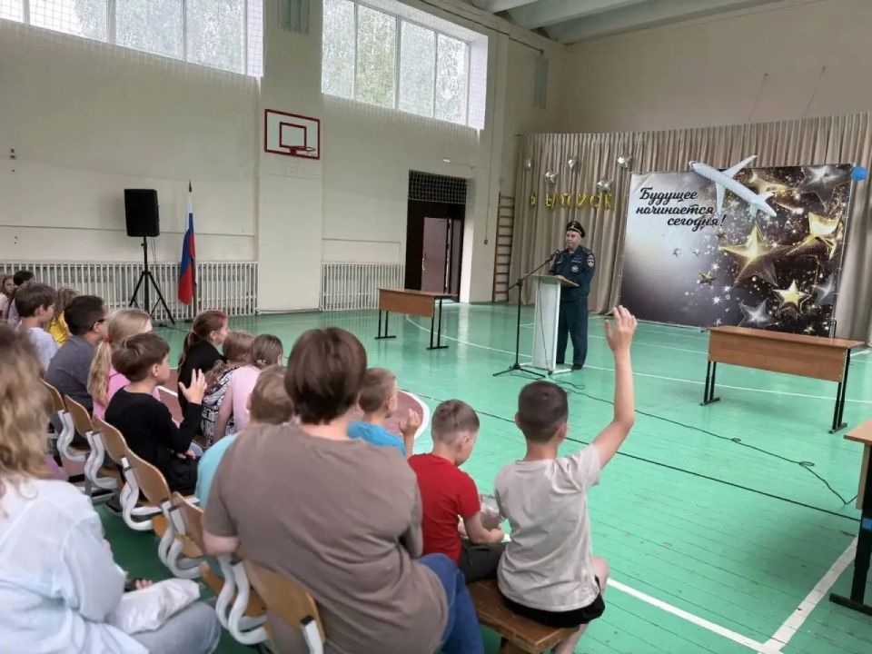 В Выксе для школьников провели урок по пожарной безопасности В Выксе для школьников провели урок по пожарной безопасности
